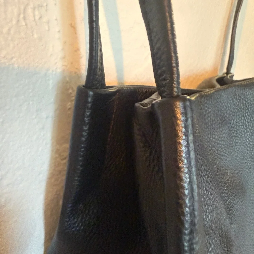 Kattee Black Pebbled Leather Crossbody Bag Gold Hardware Zip Pocket Shoulder